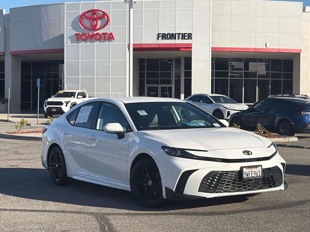 2026 Toyota Camry SE — photo 1 of 13