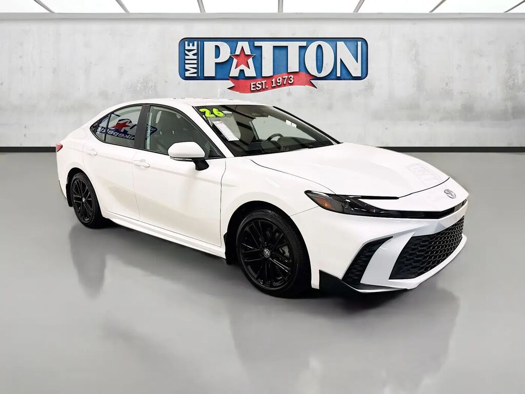 2026 Toyota Camry SE — photo 1 of 13