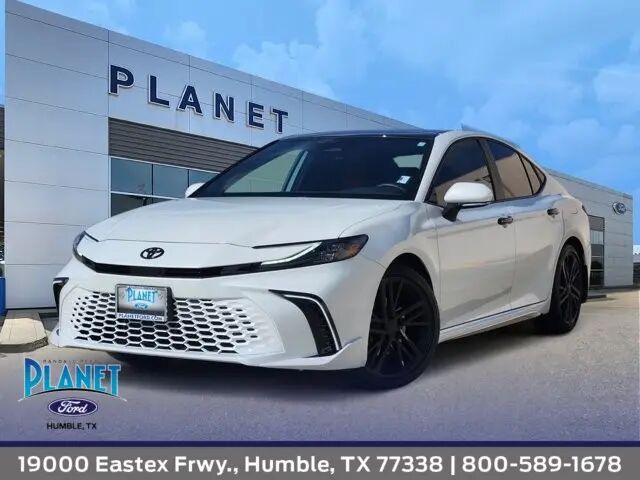 2026 Toyota Camry SE — photo 1 of 13