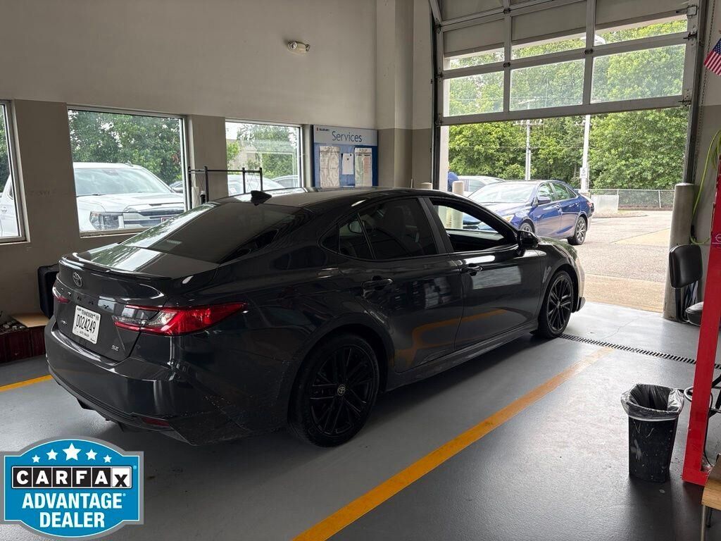 2025 Toyota Camry SE — photo 1 of 13