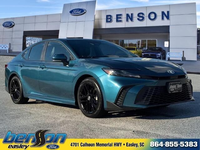 2025 Toyota Camry SE — photo 1 of 3