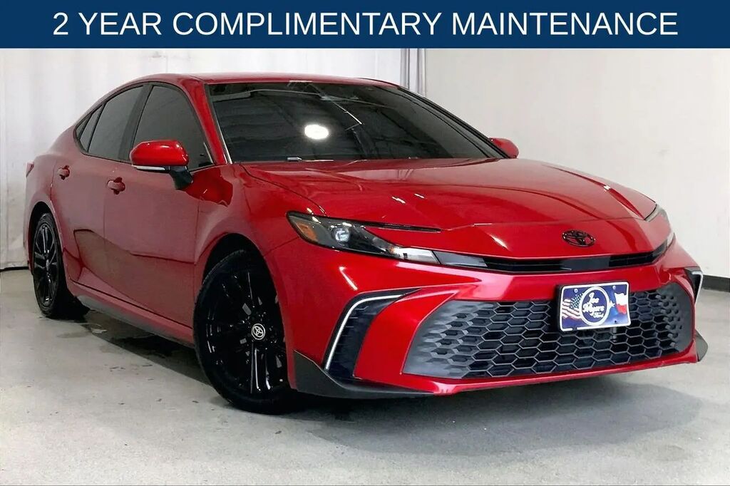 2025 Toyota Camry SE — photo 1 of 11