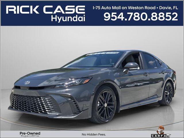 2025 Toyota Camry SE — photo 1 of 12
