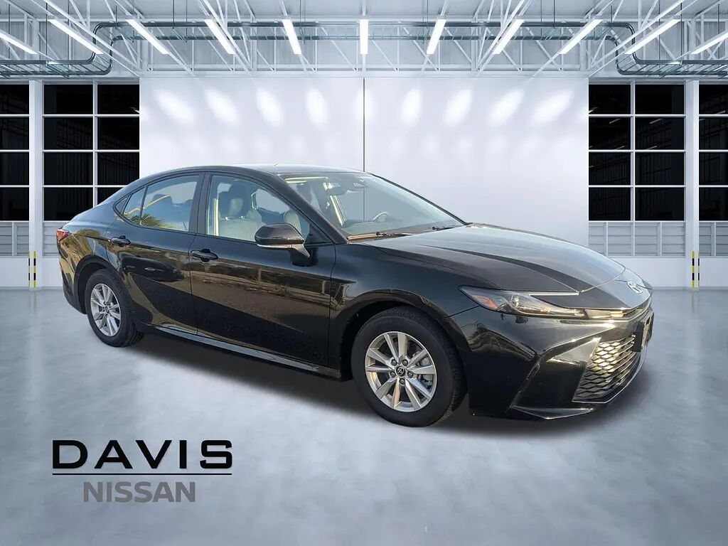 2025 Toyota Camry LE — photo 1 of 13