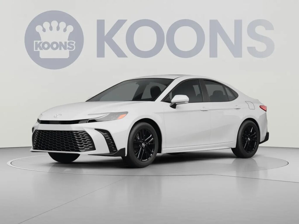 2025 Toyota Camry SE — photo 1 of 3