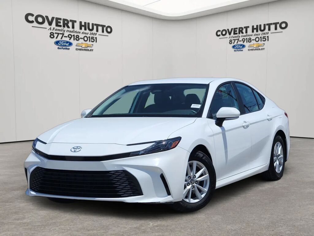 2025 Toyota Camry SE — photo 1 of 13