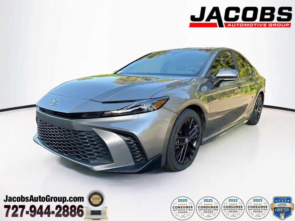 2025 Toyota Camry SE — photo 1 of 6