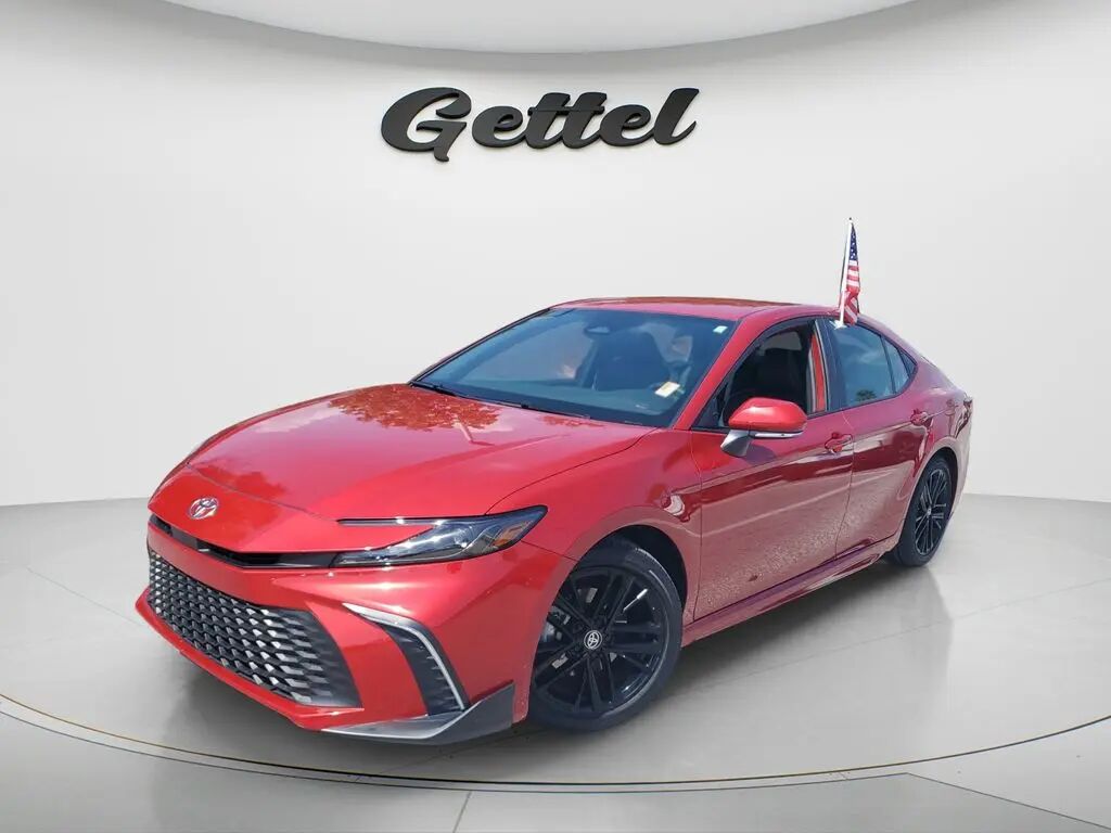 2025 Toyota Camry SE — photo 1 of 13