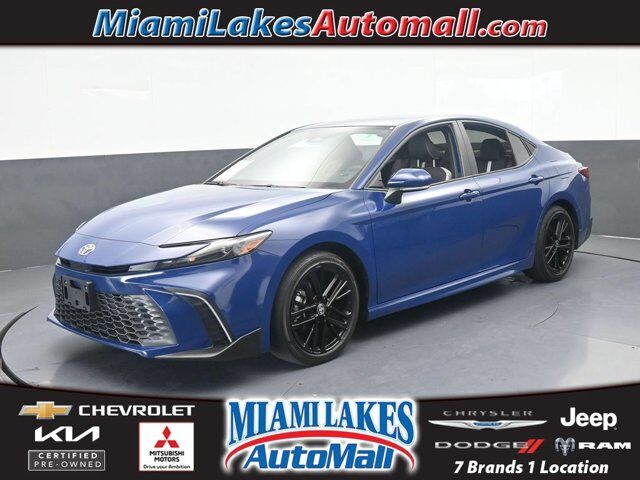 2025 Toyota Camry SE — photo 1 of 1