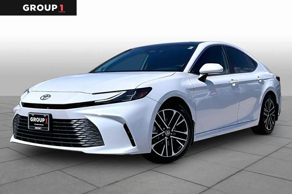 2025 Toyota Camry XLE — photo 1 of 13