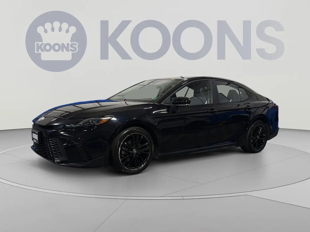 2025 Toyota Camry SE — photo 1 of 13