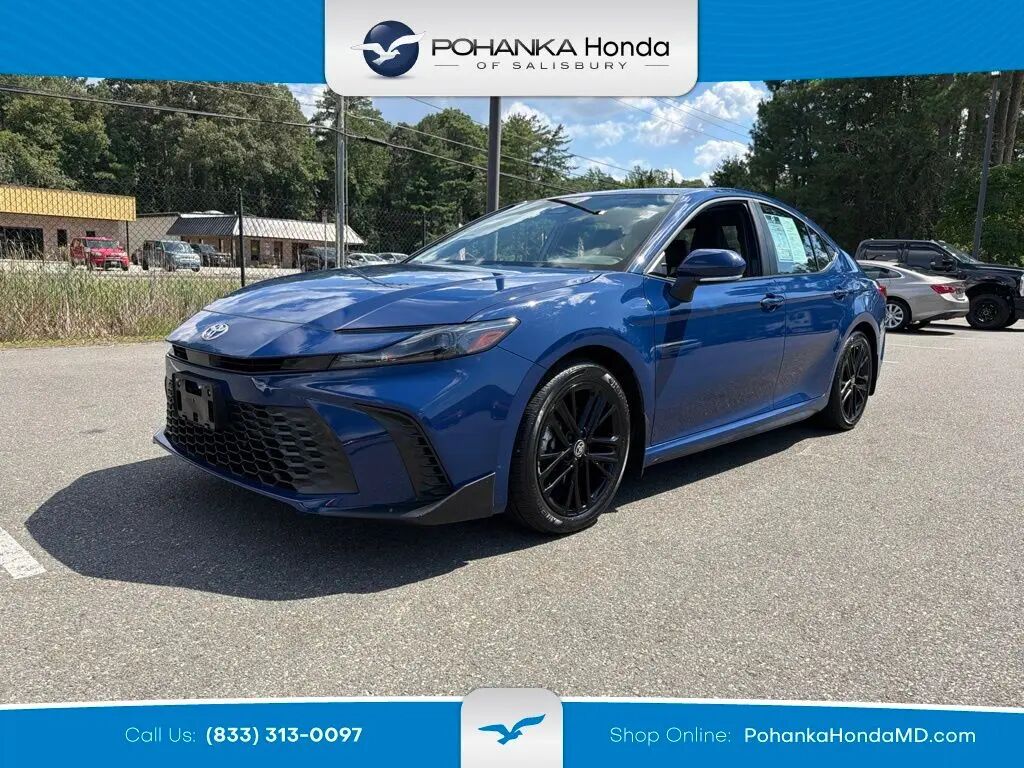 2025 Toyota Camry SE — photo 1 of 13