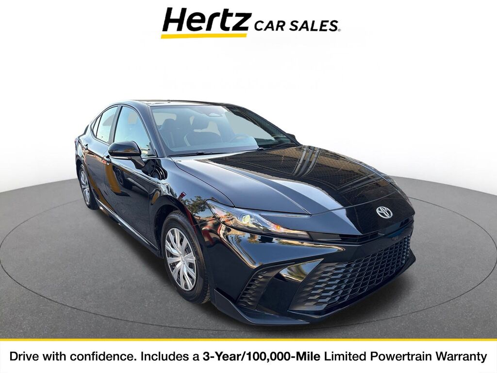 2025 Toyota Camry SE — photo 1 of 11