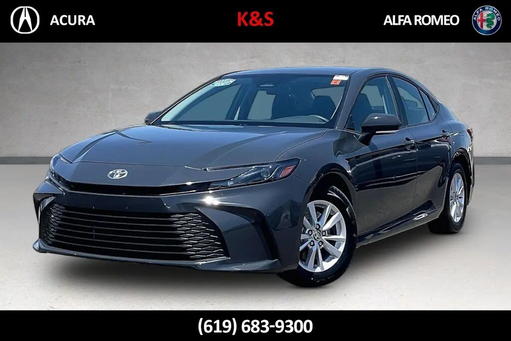 2025 Toyota Camry LE — photo 1 of 13