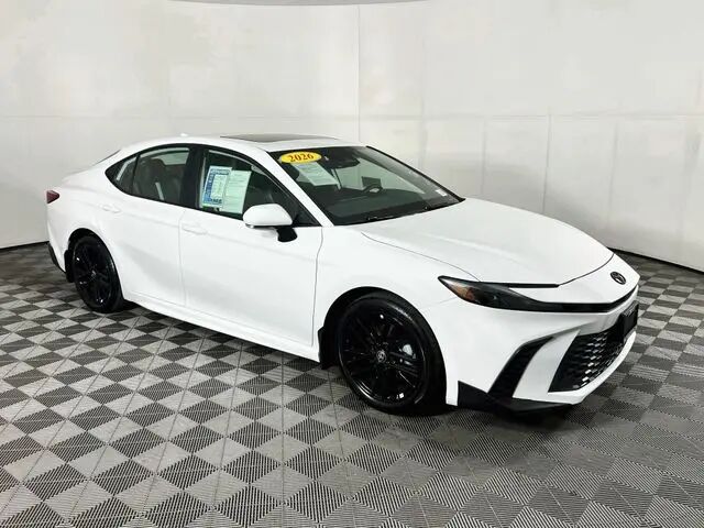 2026 Toyota Camry SE — photo 1 of 13