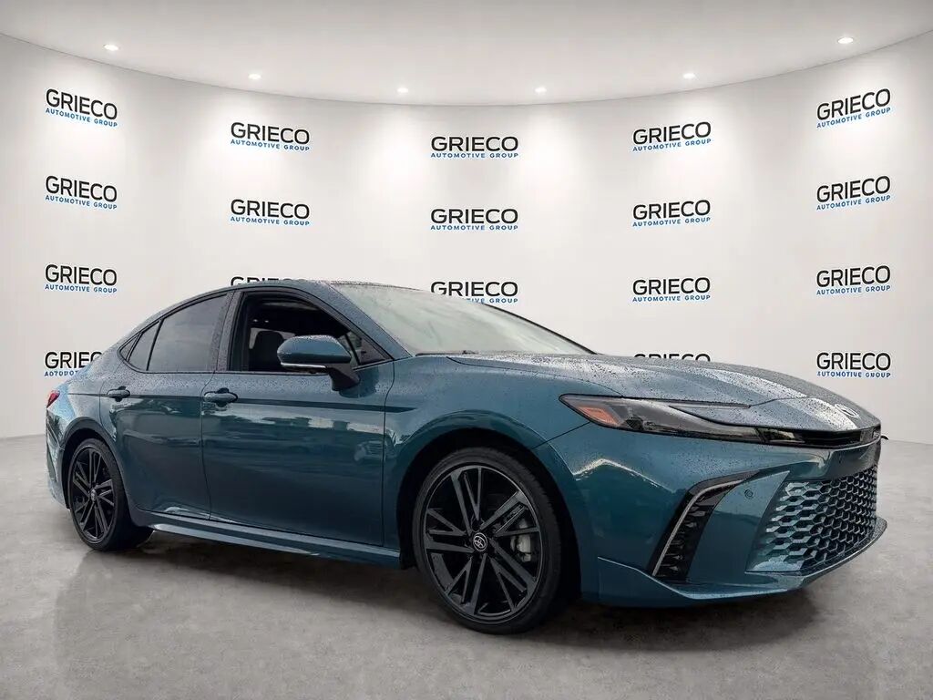 2026 Toyota Camry SE — photo 1 of 13