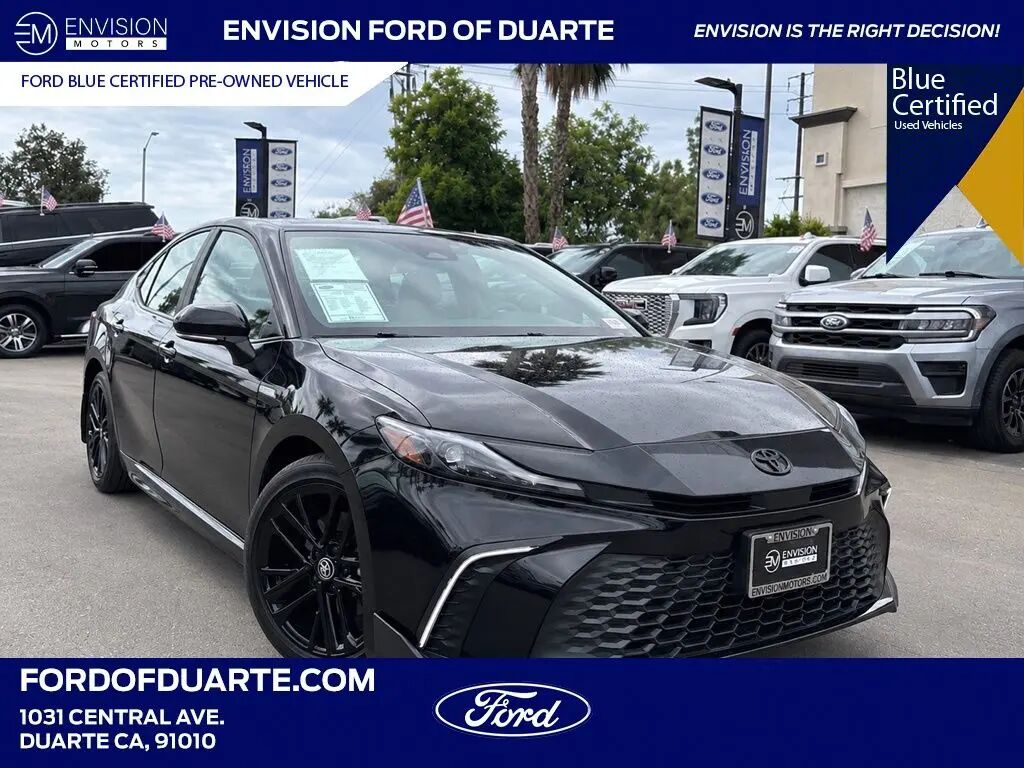 2026 Toyota Camry SE — photo 1 of 13