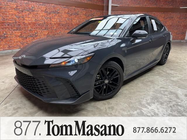 2025 Toyota Camry SE — photo 1 of 13
