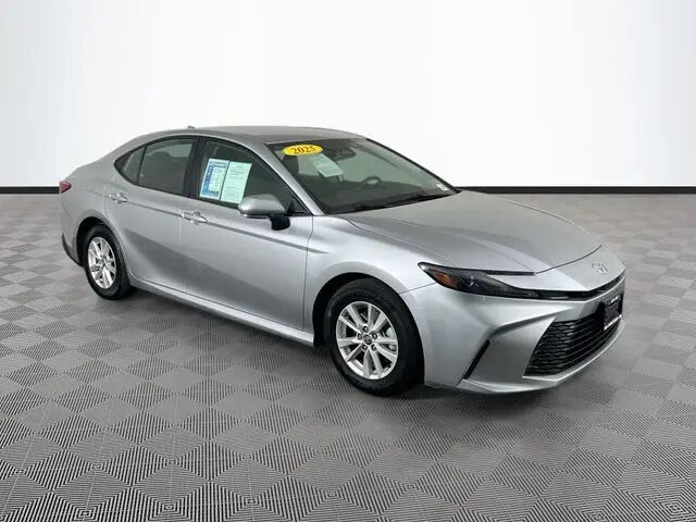 2025 Toyota Camry LE — photo 1 of 13