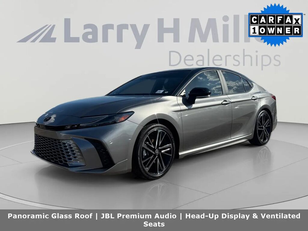 2025 Toyota Camry SE — photo 1 of 13