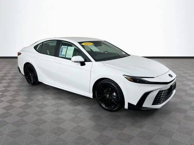2026 Toyota Camry SE — photo 1 of 13