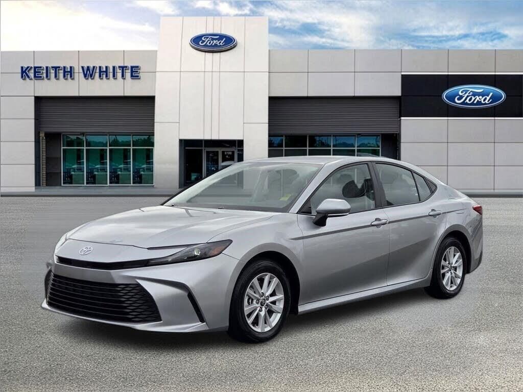 2025 Toyota Camry LE — photo 1 of 1