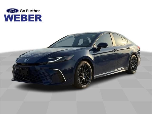 2025 Toyota Camry SE — photo 1 of 13