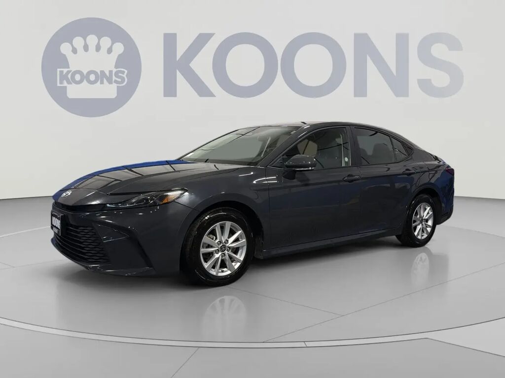 2025 Toyota Camry LE — photo 1 of 13
