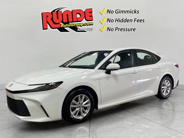 2025 Toyota Camry LE — photo 1 of 12