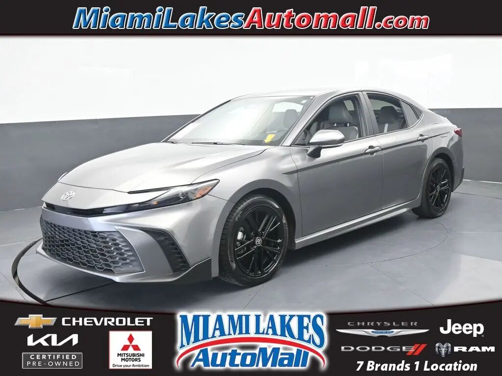 2025 Toyota Camry SE — photo 1 of 13