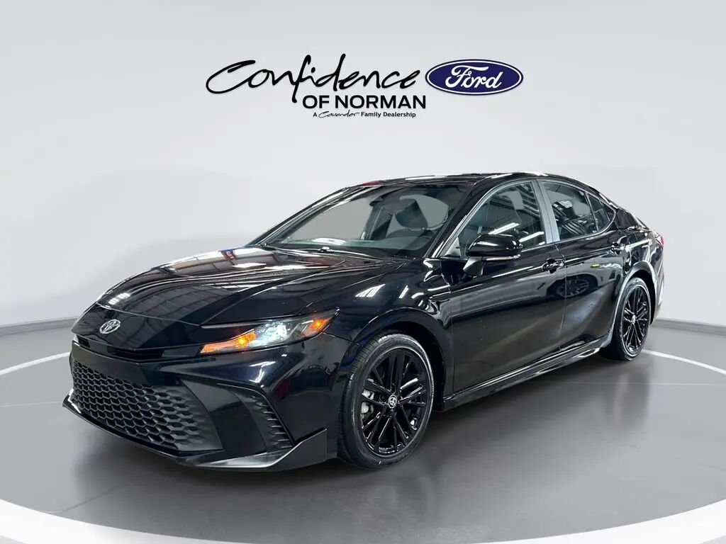 2025 Toyota Camry SE — photo 1 of 13