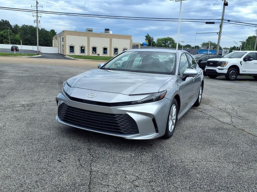2025 Toyota Camry LE — photo 1 of 1