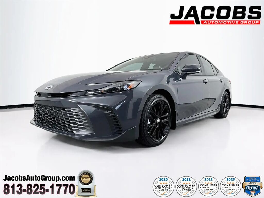 2025 Toyota Camry SE — photo 1 of 13