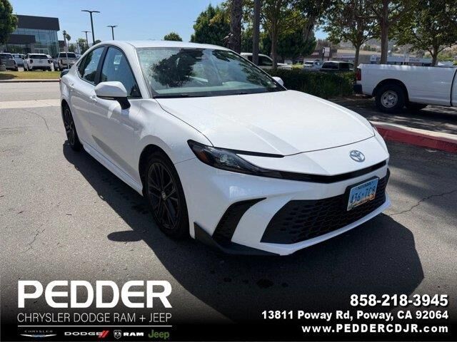 2025 Toyota Camry SE
