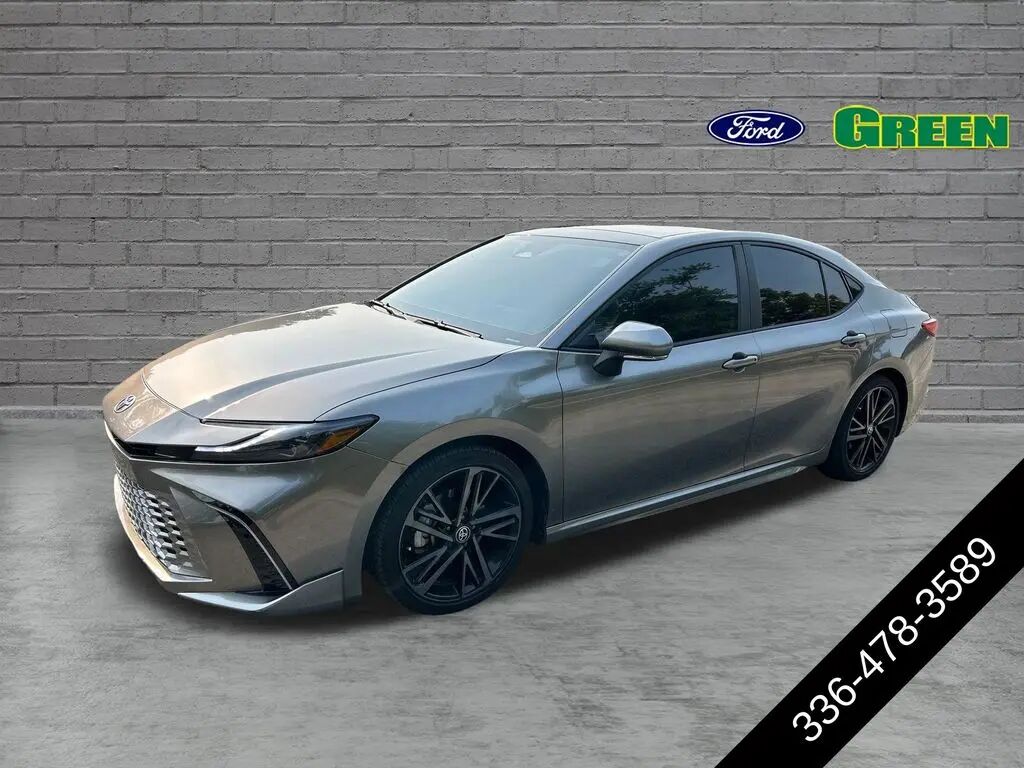 2025 Toyota Camry SE — photo 1 of 13