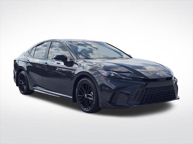 2025 Toyota Camry SE — photo 1 of 6