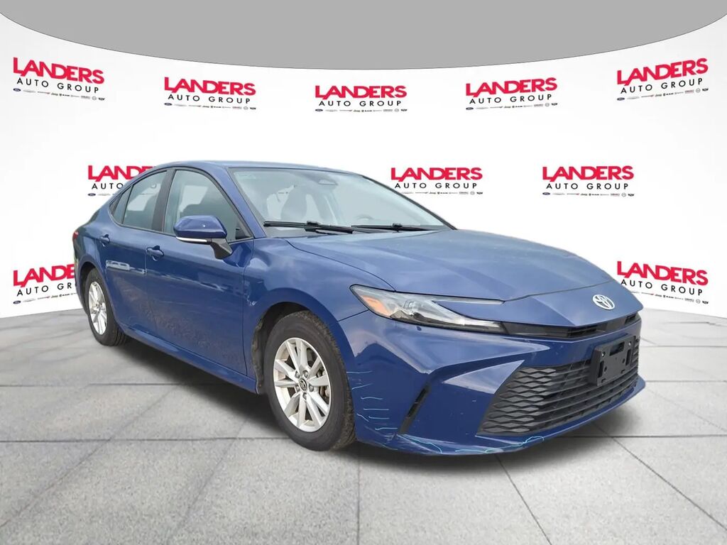 2025 Toyota Camry SE — photo 1 of 13