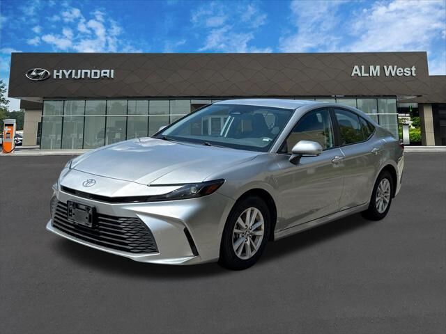2025 Toyota Camry LE — photo 1 of 13