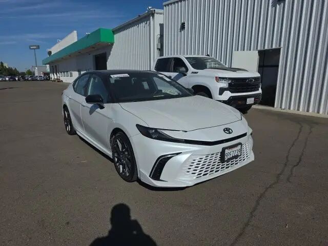 2025 Toyota Camry SE — photo 1 of 5