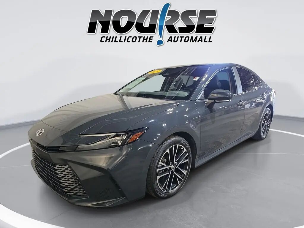 2025 Toyota Camry XLE — photo 1 of 13