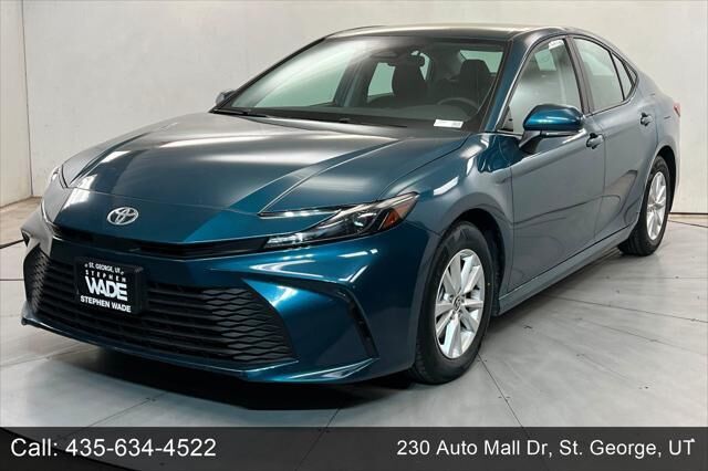 2025 Toyota Camry LE — photo 1 of 13