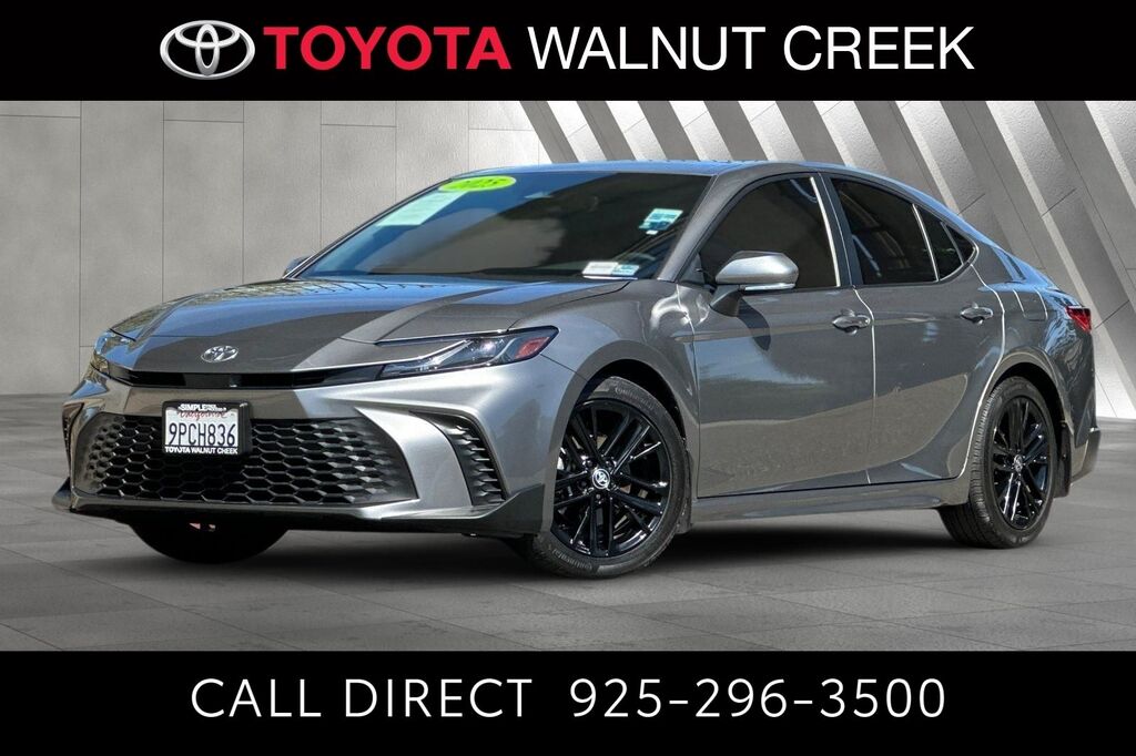 2025 Toyota Camry SE — photo 1 of 10