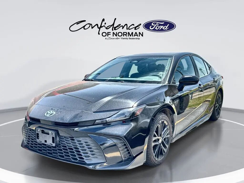 2025 Toyota Camry SE — photo 1 of 9
