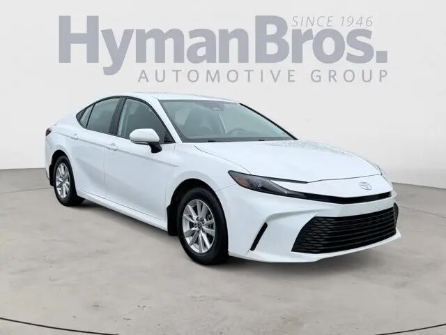 2025 Toyota Camry LE — photo 1 of 13