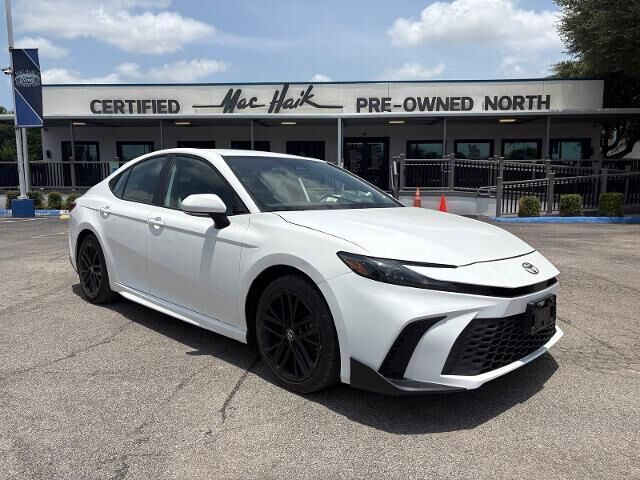 2025 Toyota Camry SE — photo 1 of 13