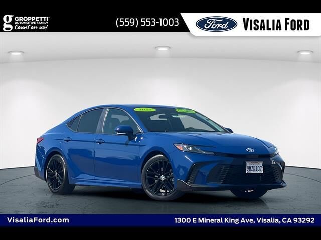 2025 Toyota Camry SE — photo 1 of 13