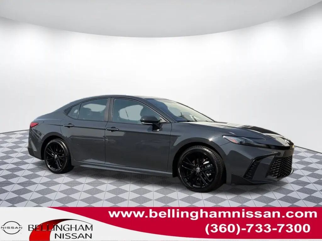 2025 Toyota Camry SE — photo 1 of 13