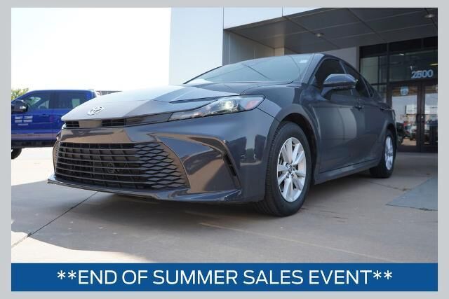 2025 Toyota Camry LE — photo 1 of 13
