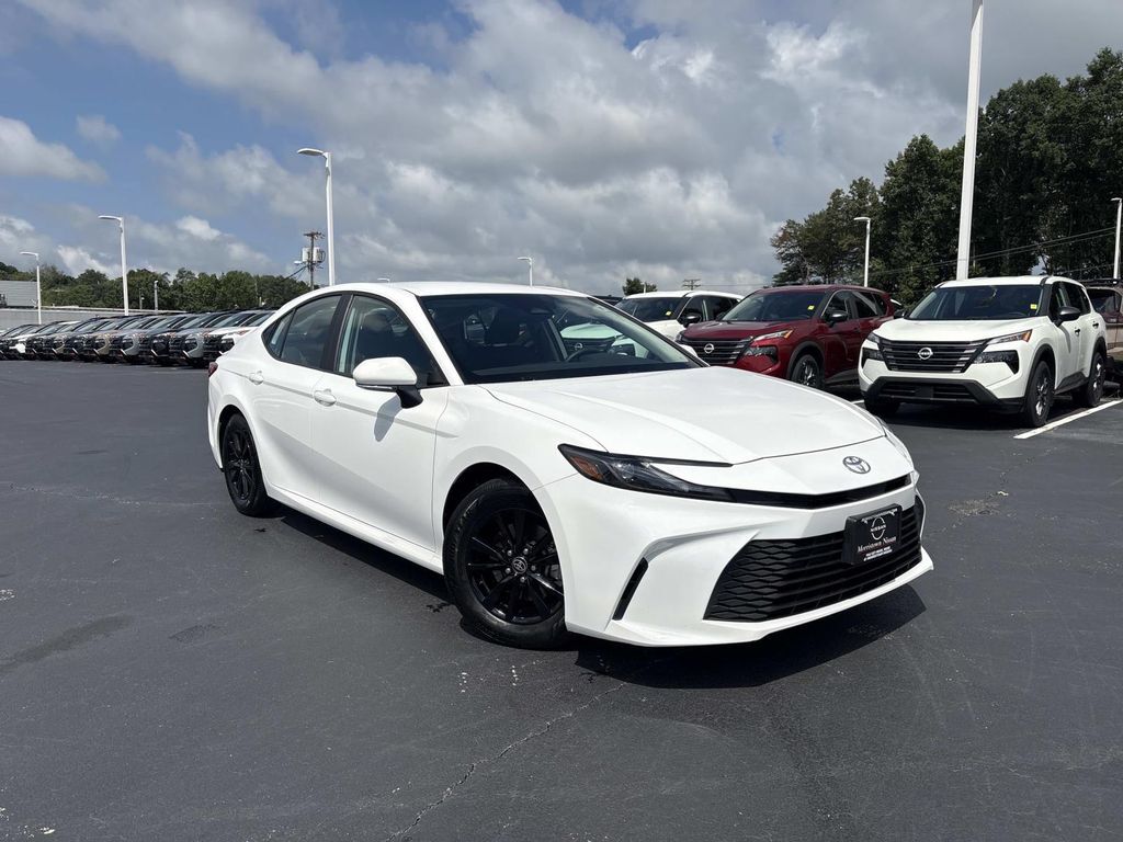 2025 Toyota Camry LE — photo 1 of 13