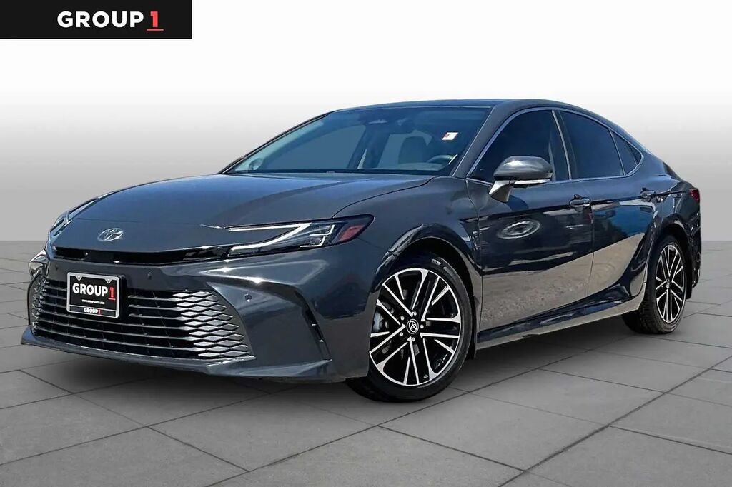 2025 Toyota Camry XLE — photo 1 of 13
